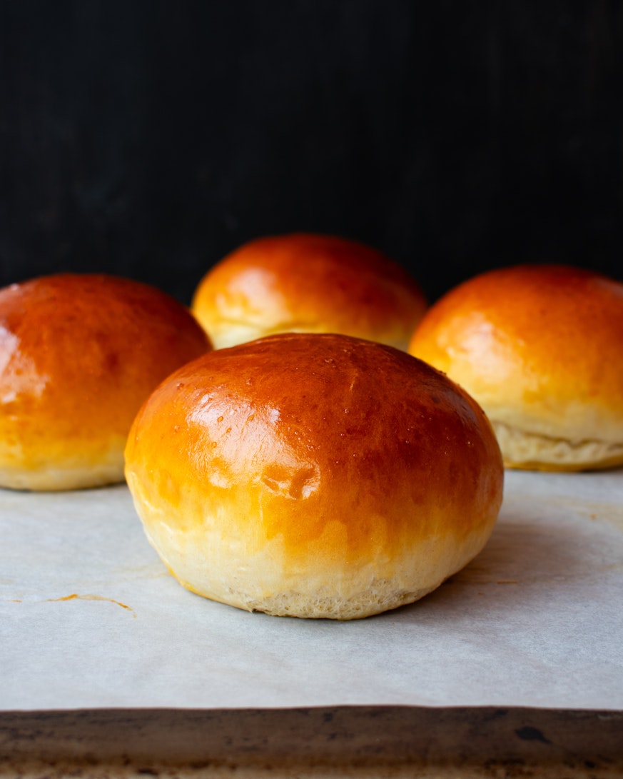Which is the best type of burger bun? Plain brioche buns Which is the best type of burger bun? Plain brioche buns