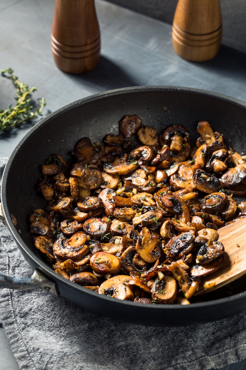 Mushroom guide - mushrooms frying Mushroom guide - mushrooms frying