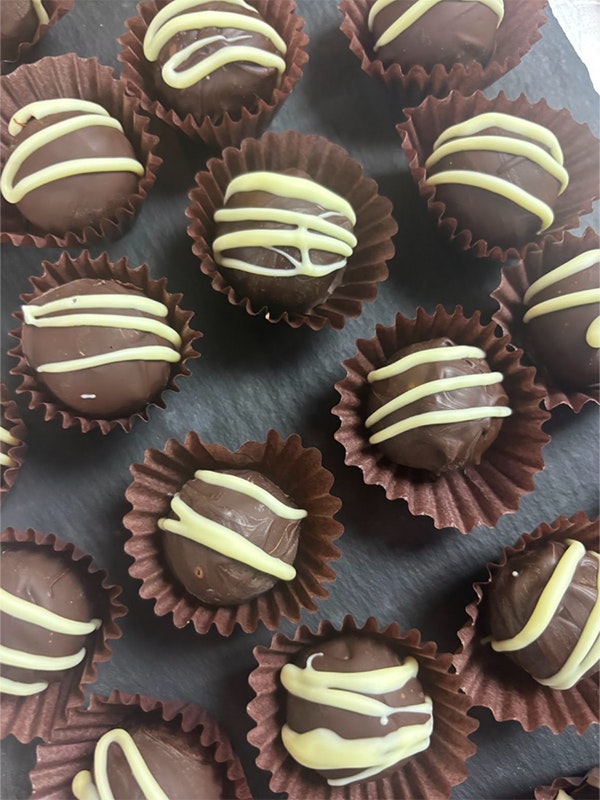 Erudus Out and About: Winter - FADNE Room With A View - chcolates offered up at The Copper Pot Erudus Out and About: Winter - FADNE Room With A View - chcolates offered up at The Copper Pot