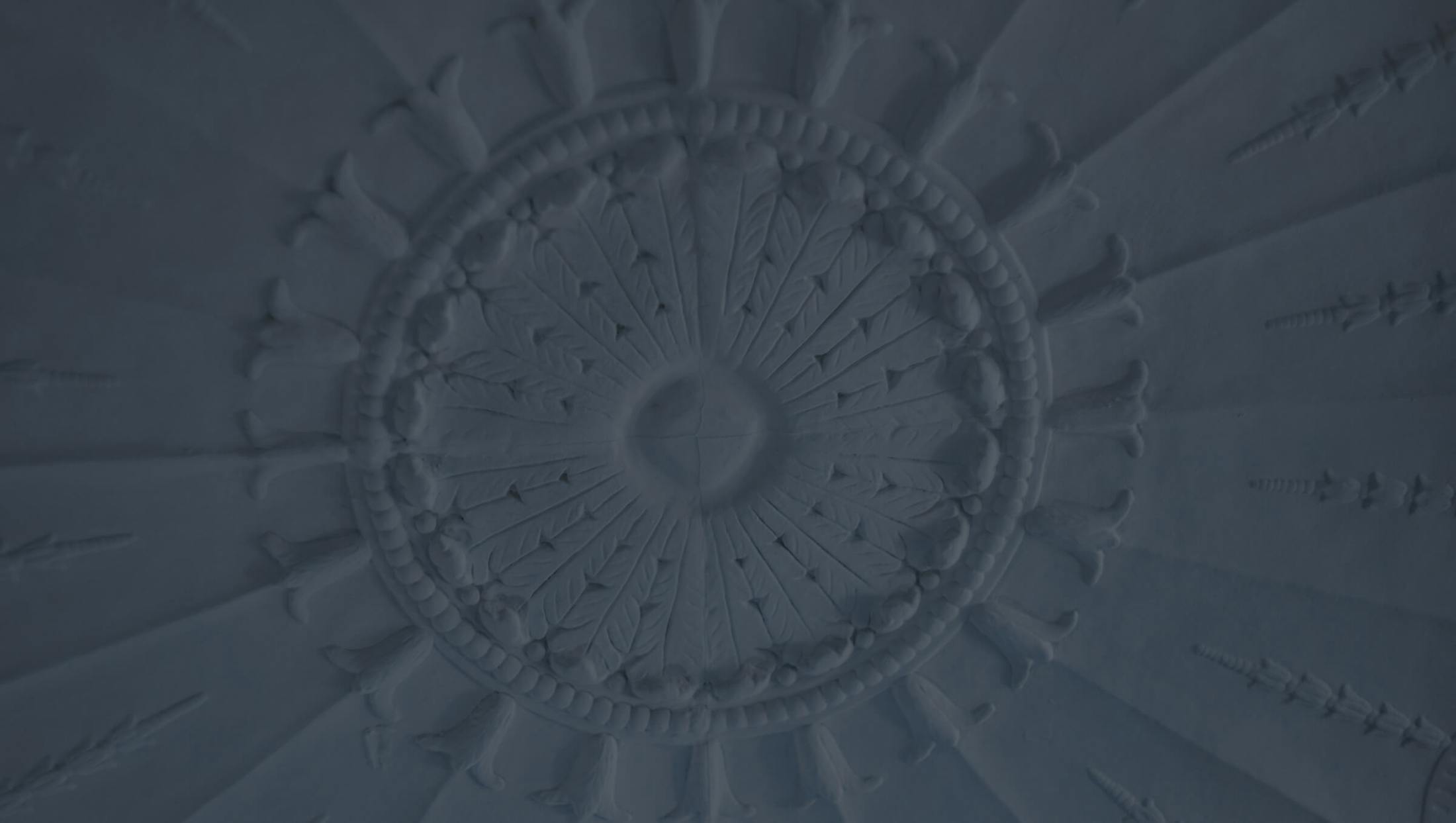 picture of a ceiling with a circular design