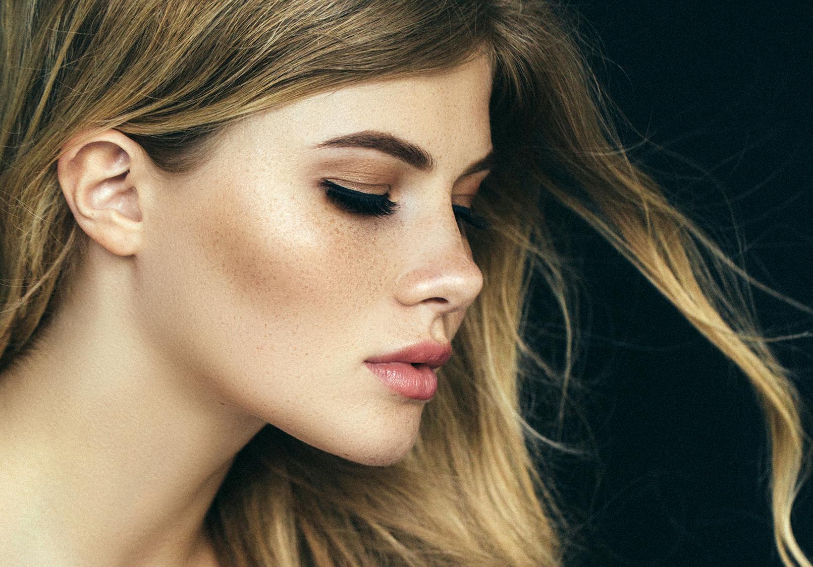 Gorgeous woman with defined chin.