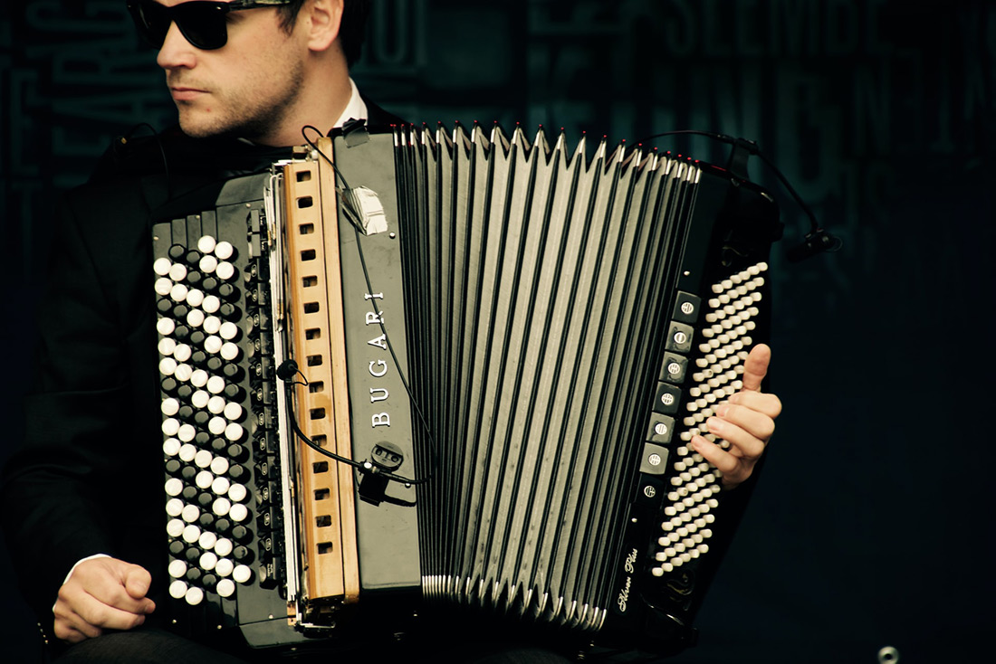 Quick Tips: creating simple accordion with React hooks | Codetain - end ...
