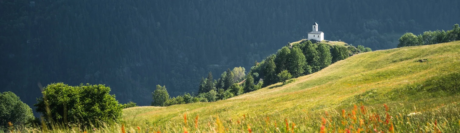 Chappelle Saint- Michèle et parurages de La Rosière en été