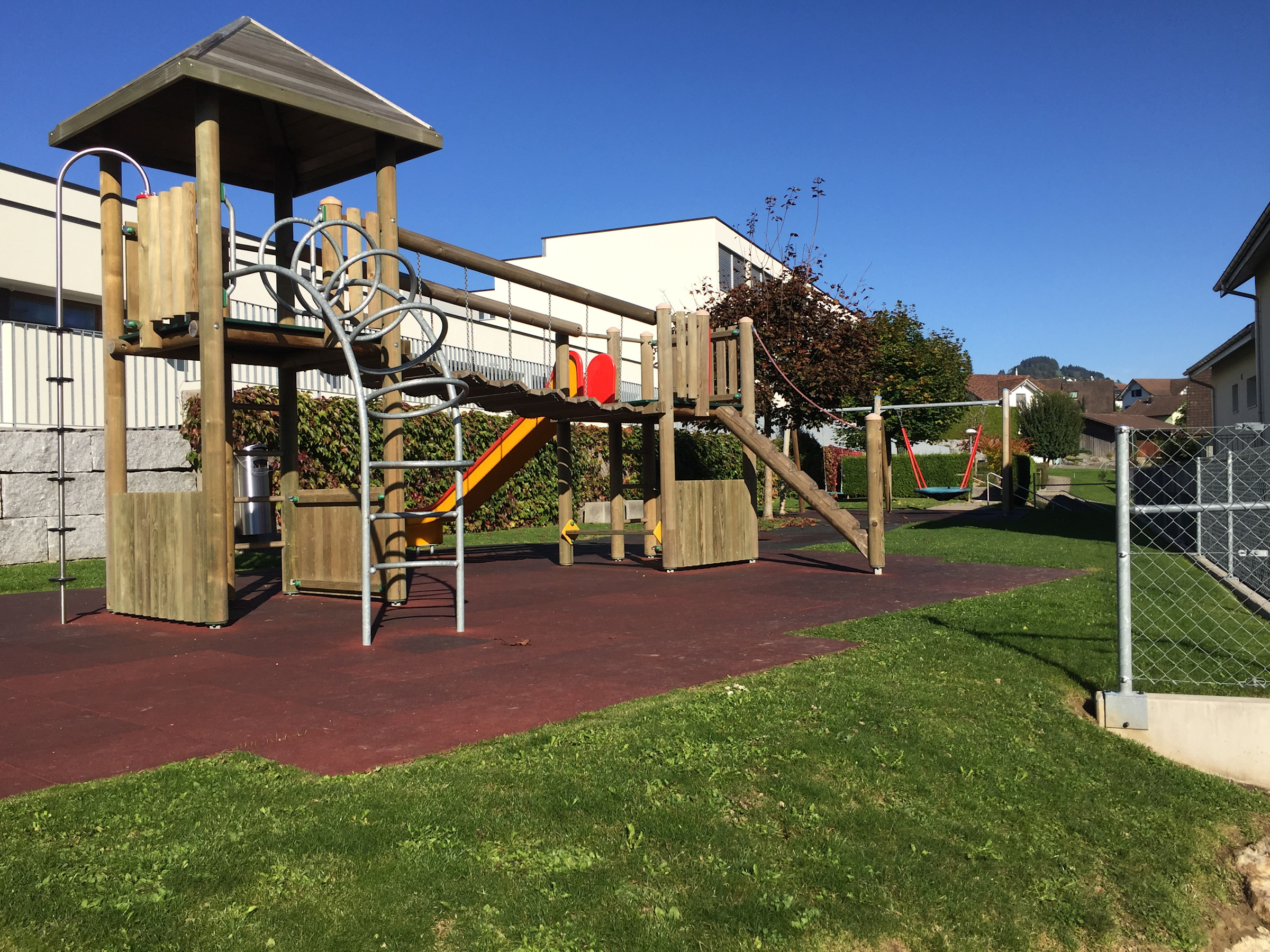 spielplatz_schulhaus_stgallenkappel_2021_2.jpg