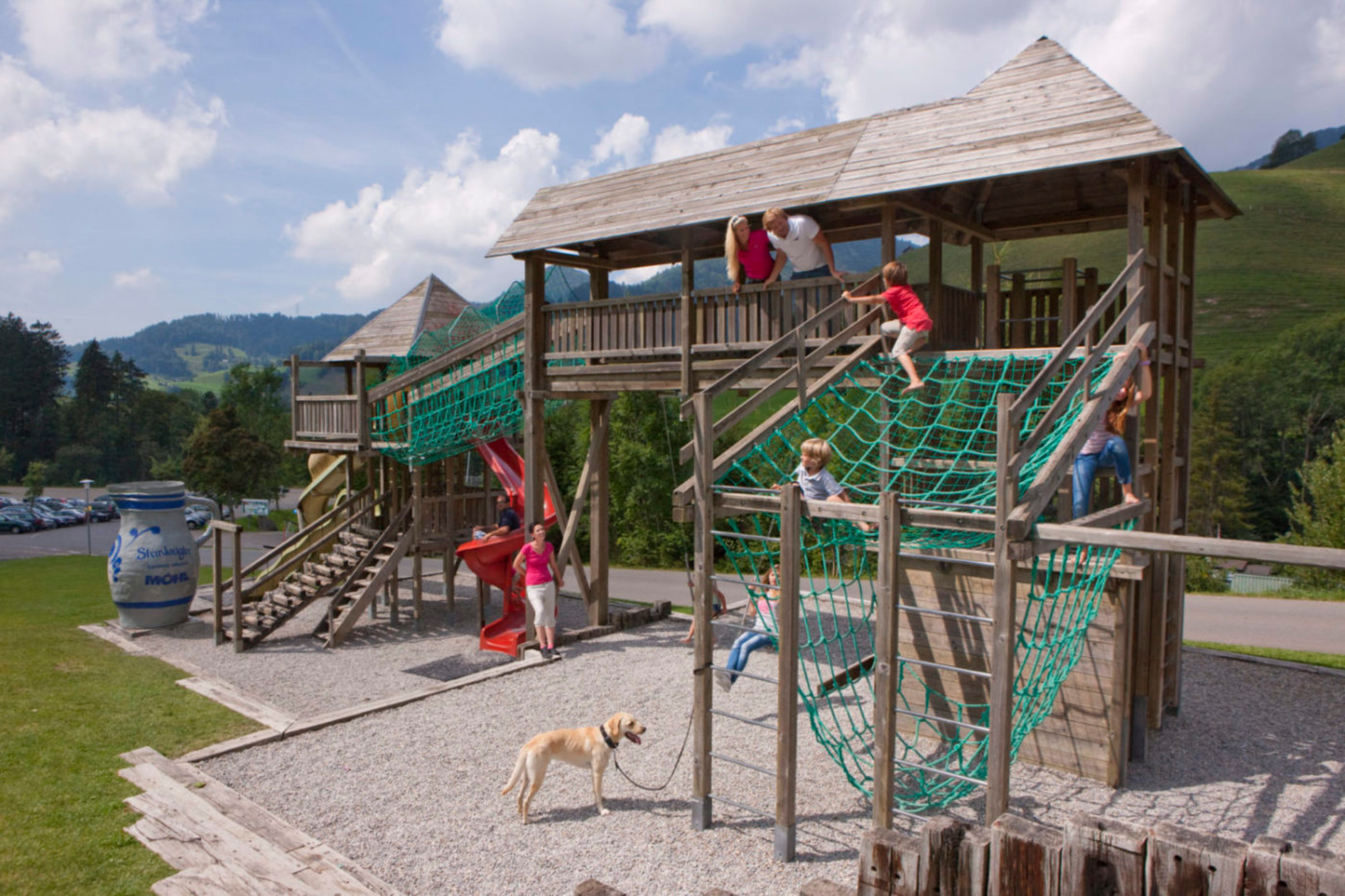 spielplatz_atzmannig_fotochristofsonderegger_2012.jpg