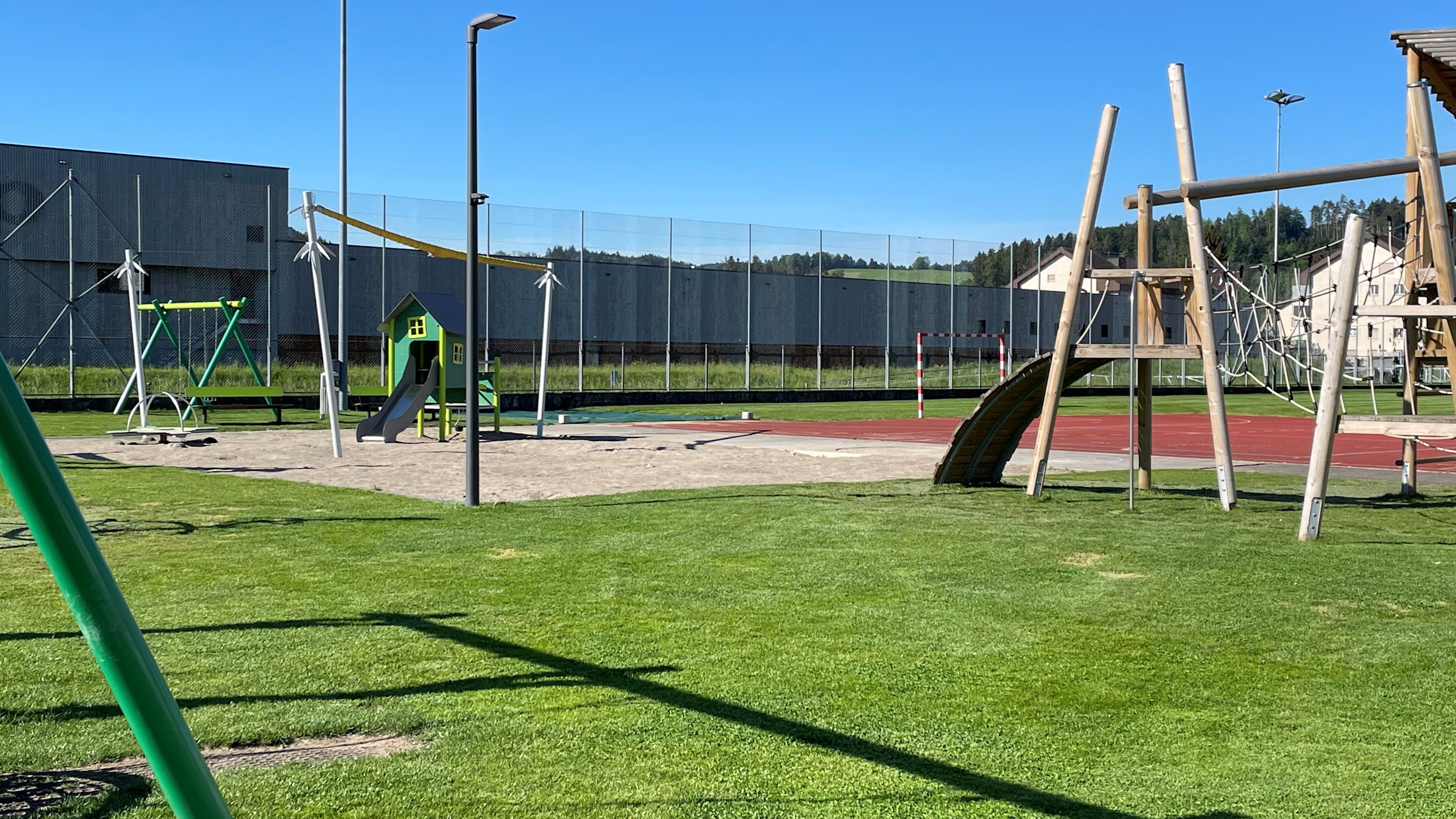 spielplatz_schule_2.jpg