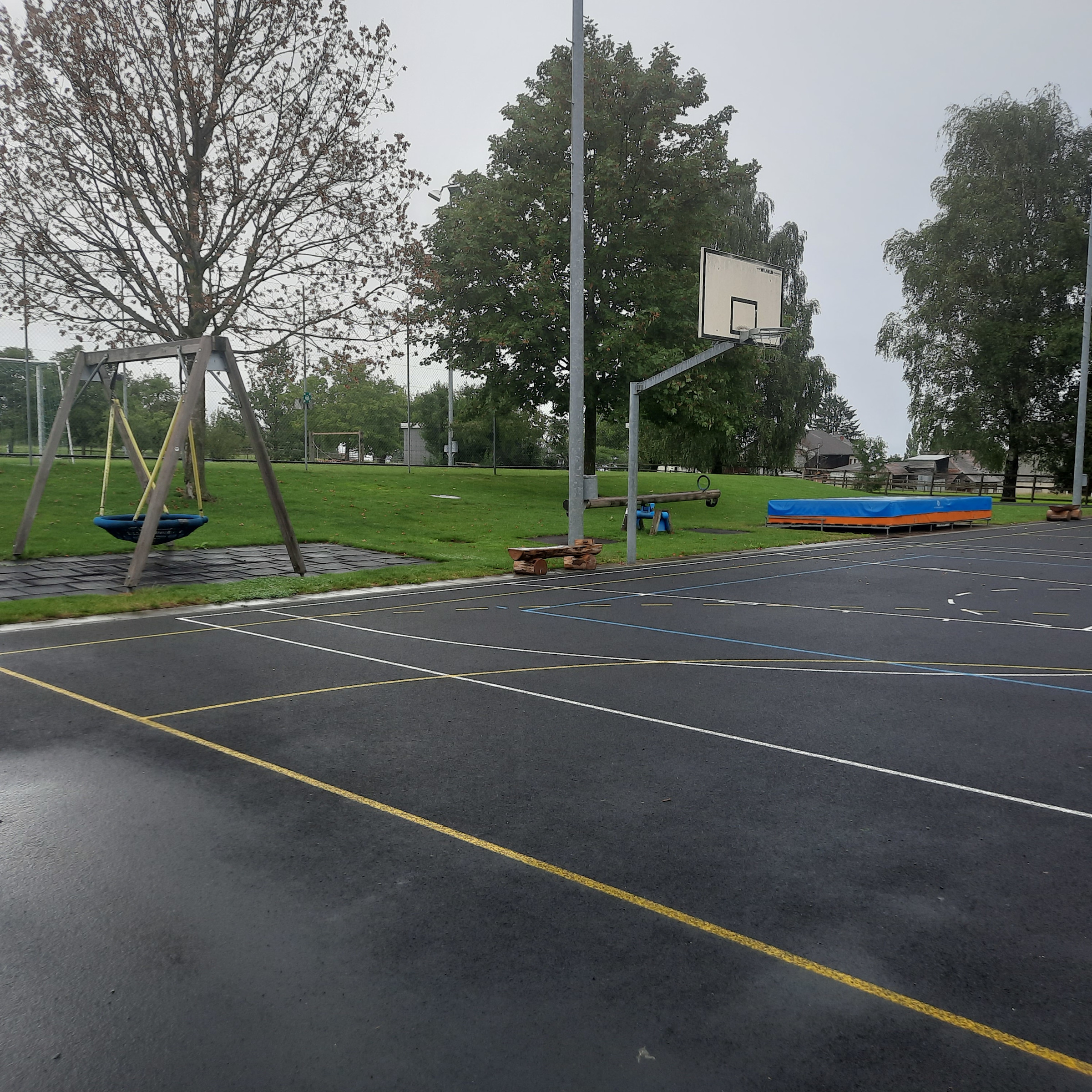 spielplatz-loowiesen-herrenhof.jpg