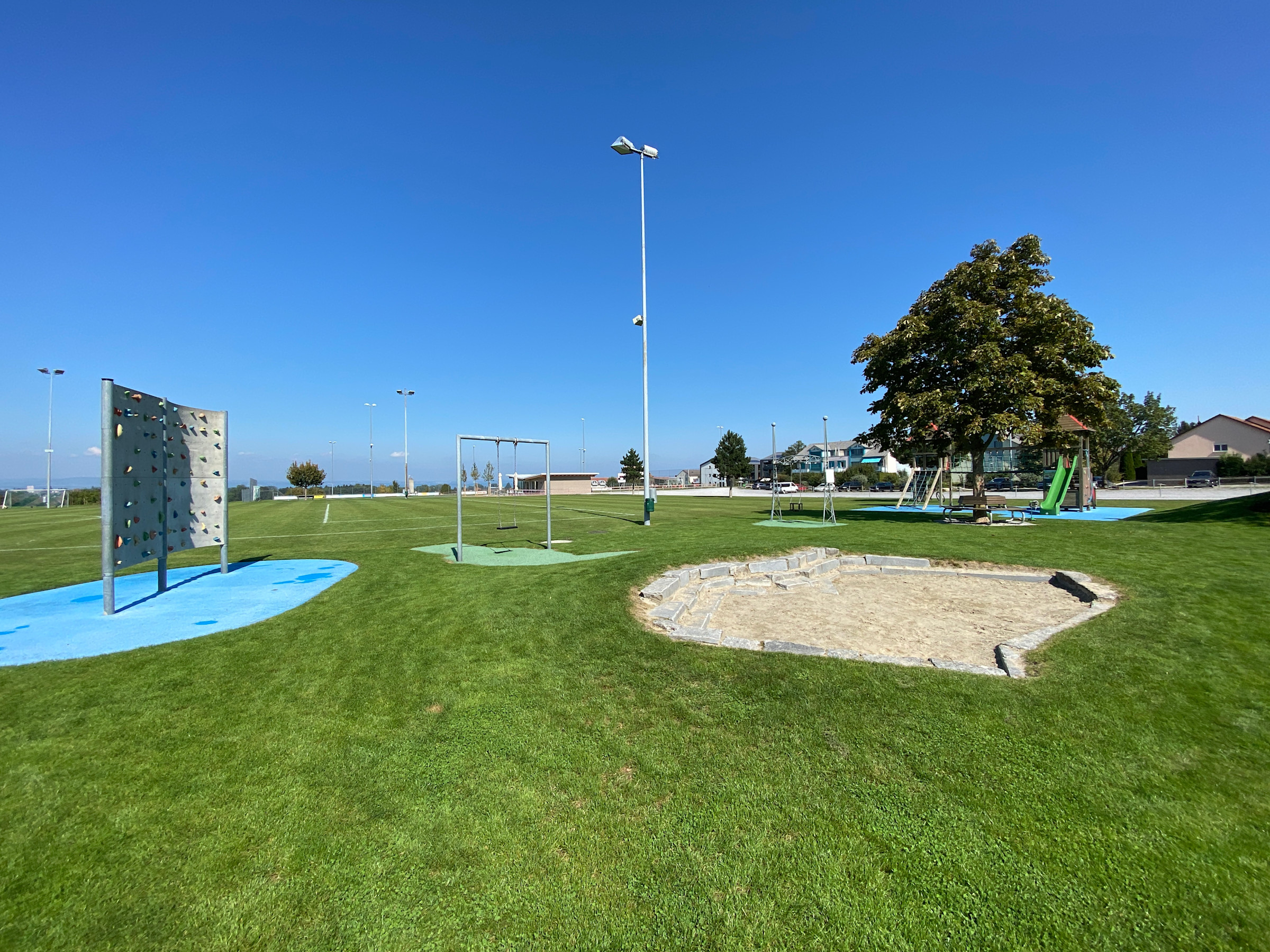 spielplatz_rietzelg_neukrich_1.jpg