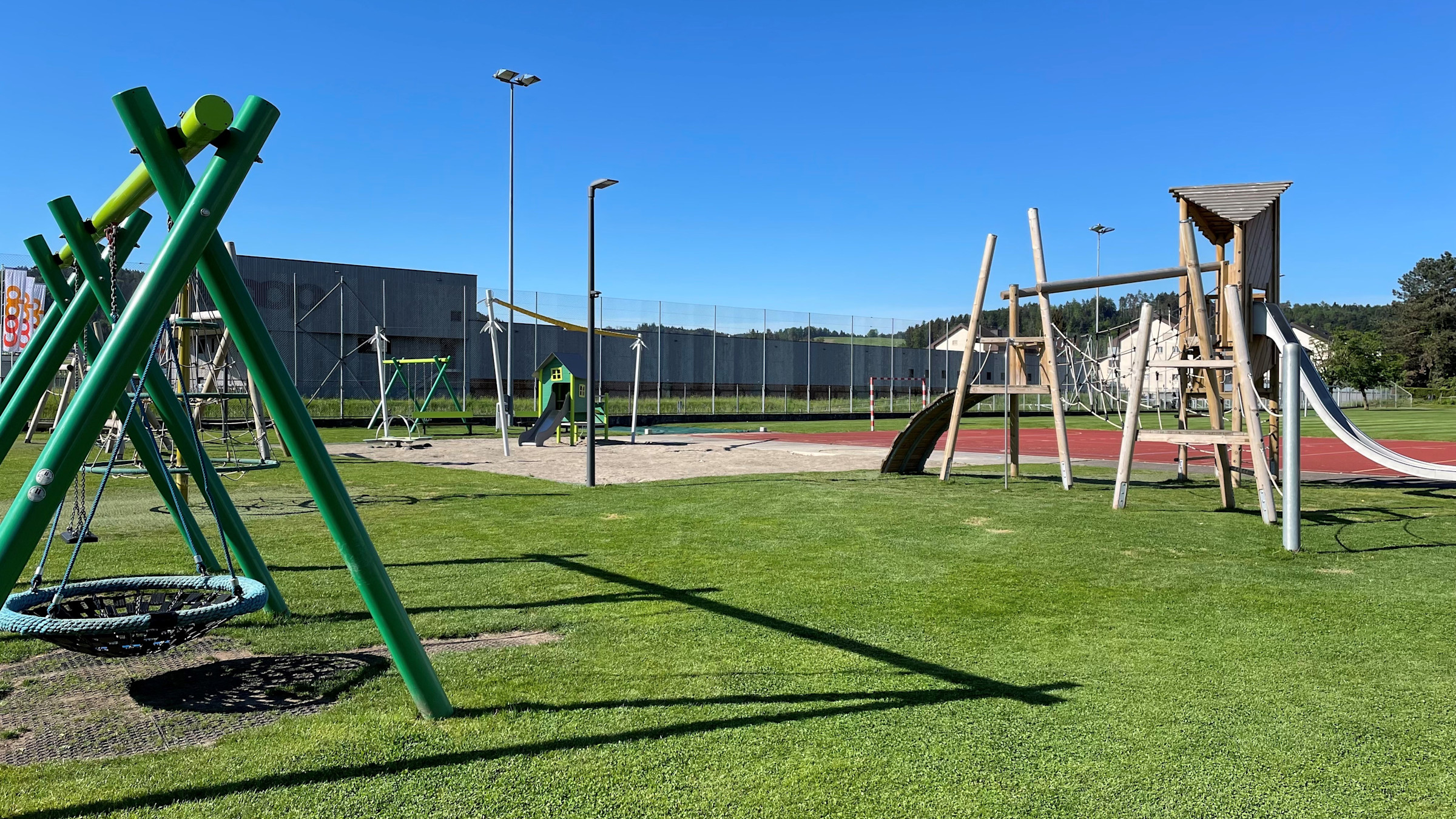 spielplatz_schule_1.jpg