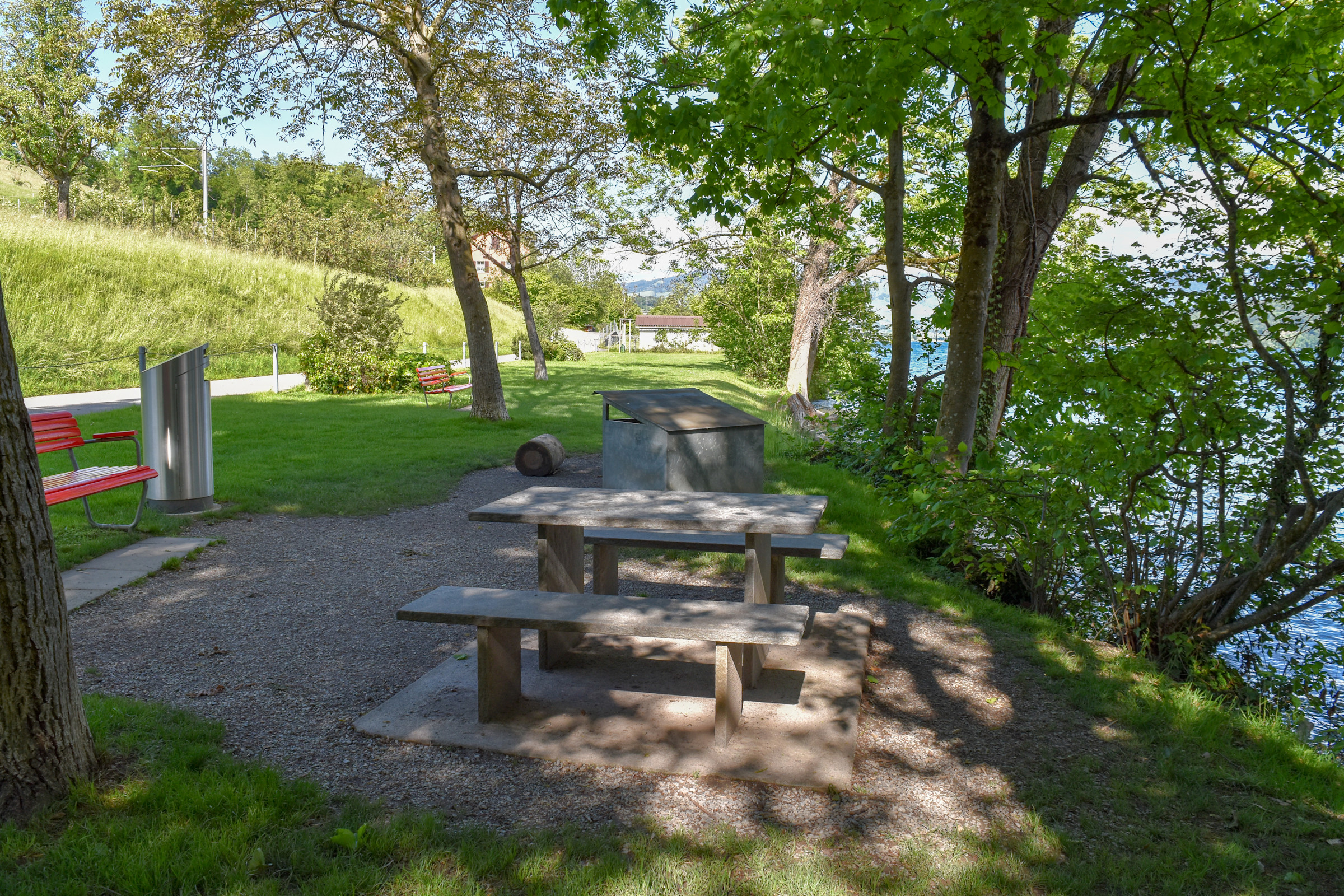spiel-und-seeplatz-bollingen-2.jpg