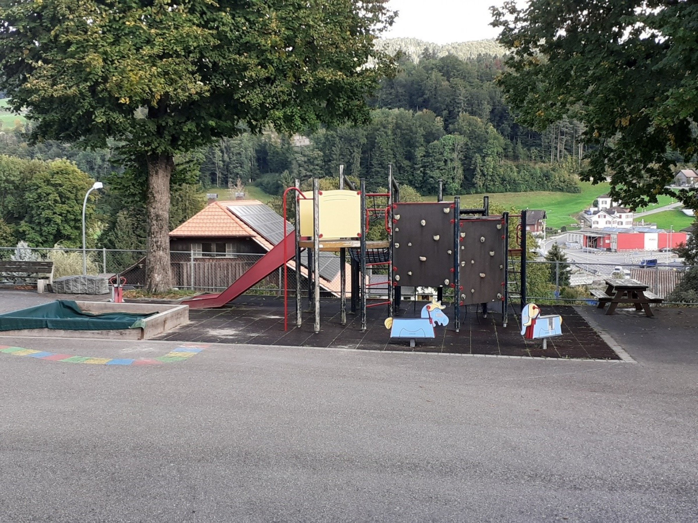 spielplatz-altes-schulhaus-dietfurt.jpg