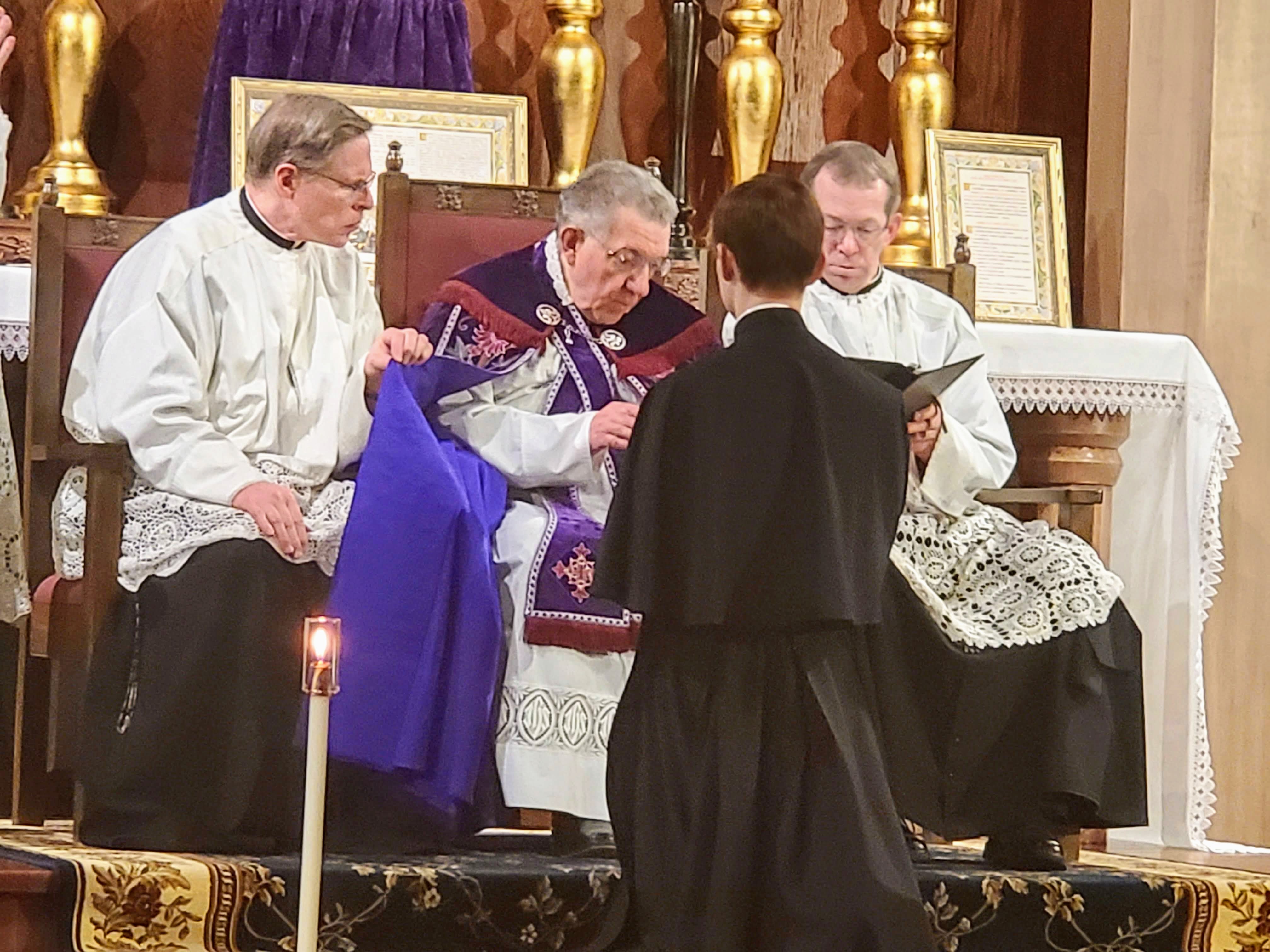 Religious Habit of Servants of the Holy Family