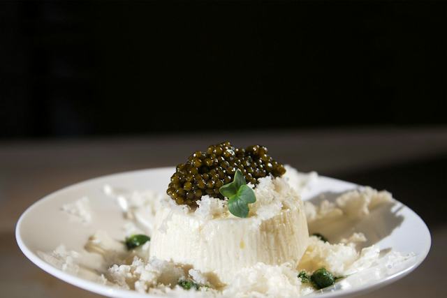 Caviar auf einem weissen Teller.