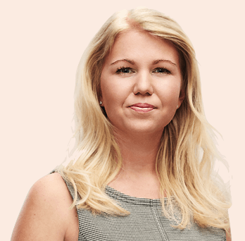 Elina Berglund en iluminación brillante