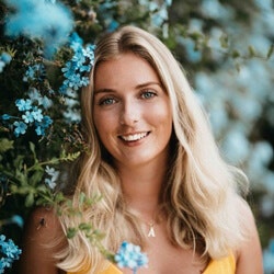 Headshot of Alice Rose with flowers