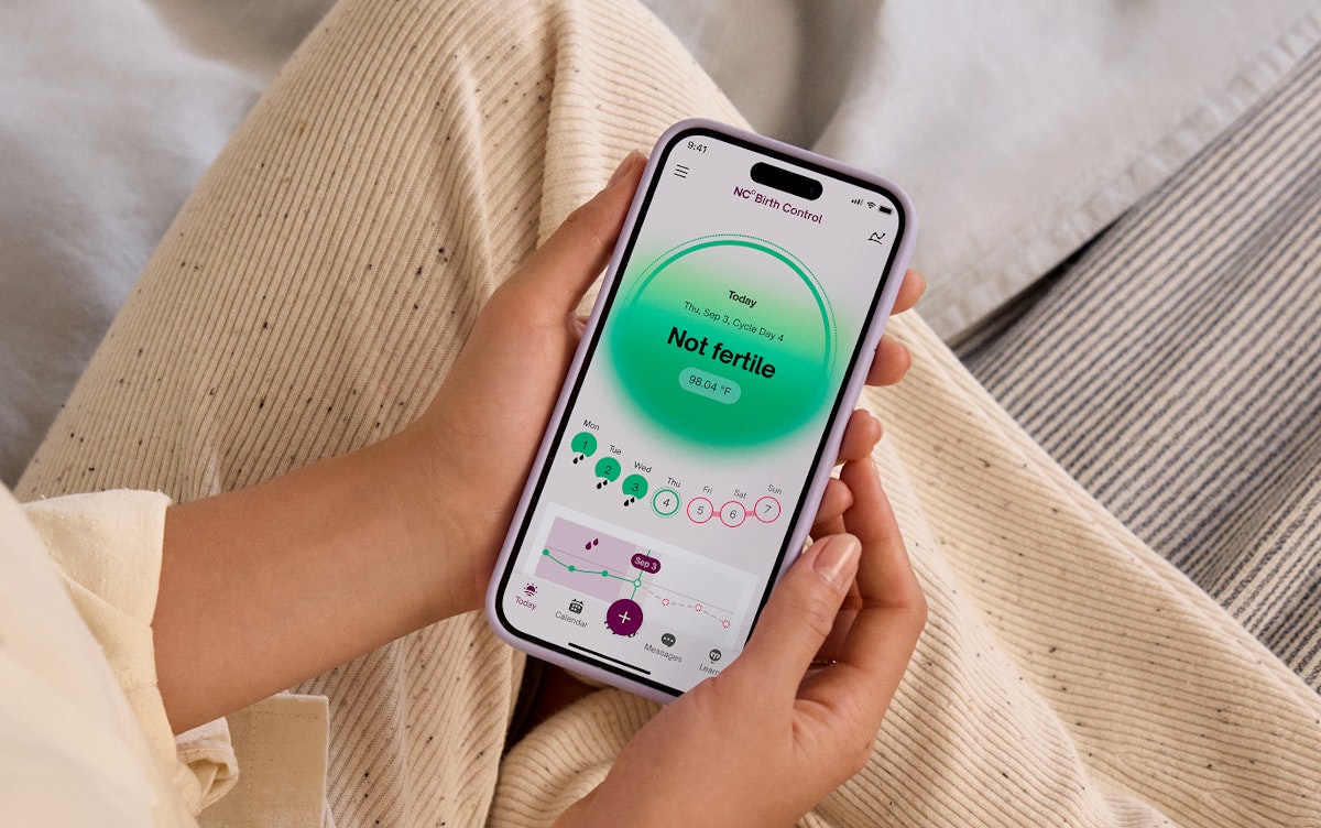 paratso holding up the natural cycles app