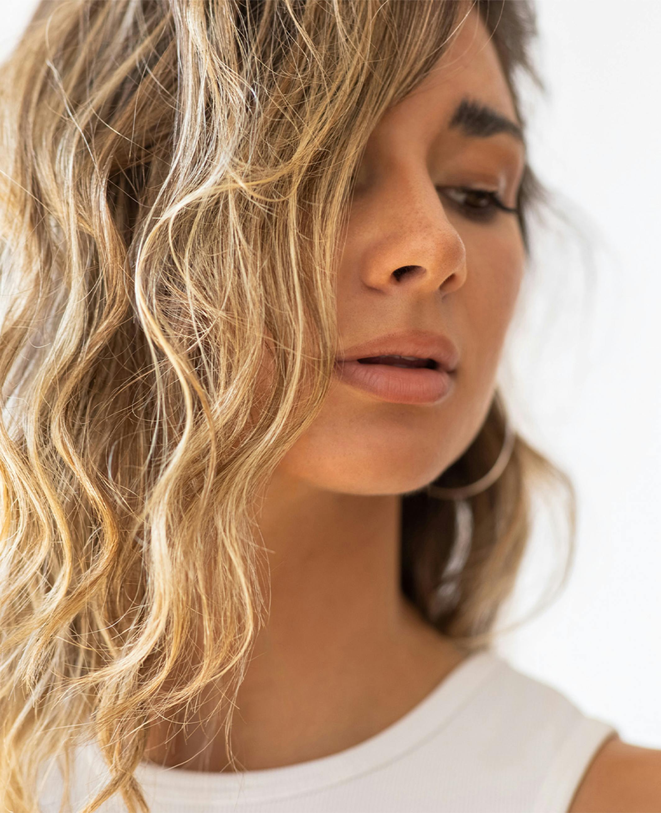 woman with wavy blonde hair