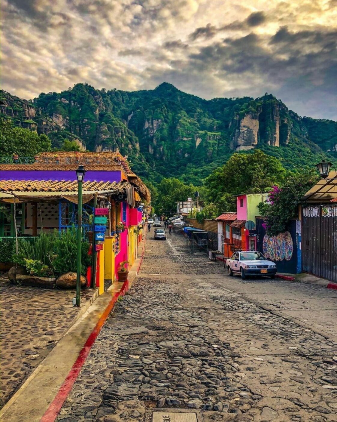 Las Estacas con Tepoztlán 