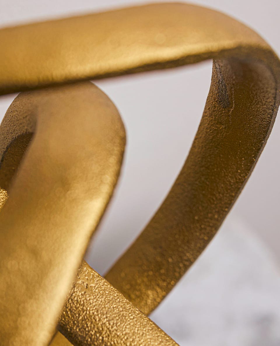 gold sculpture