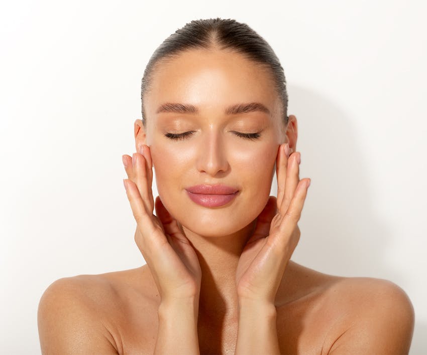 model holding her face