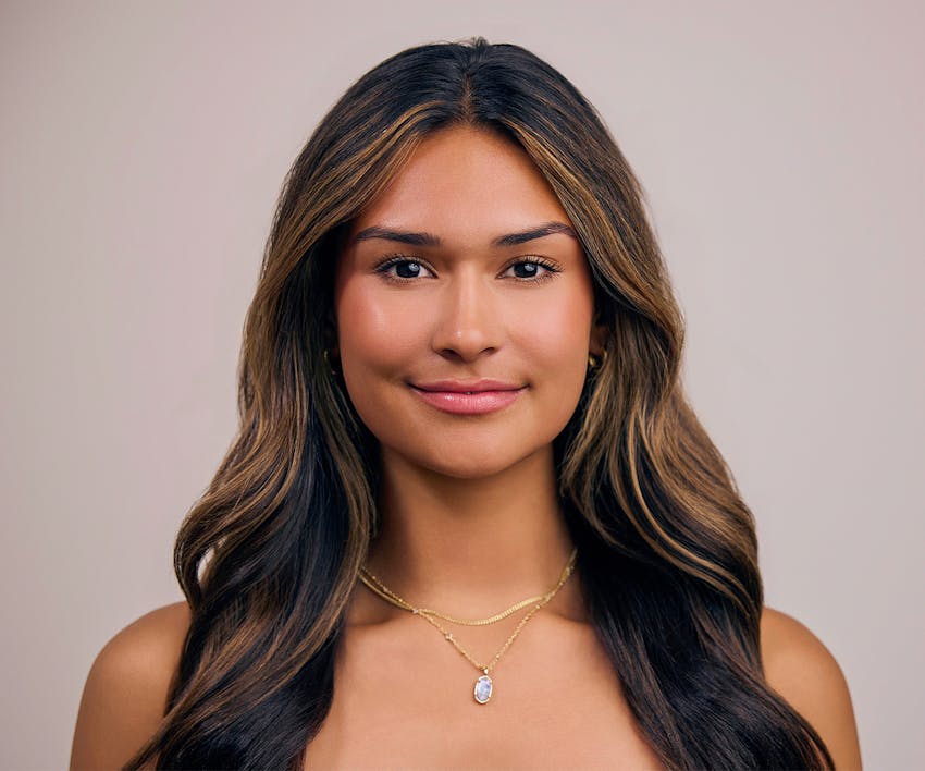 model soft grinning
