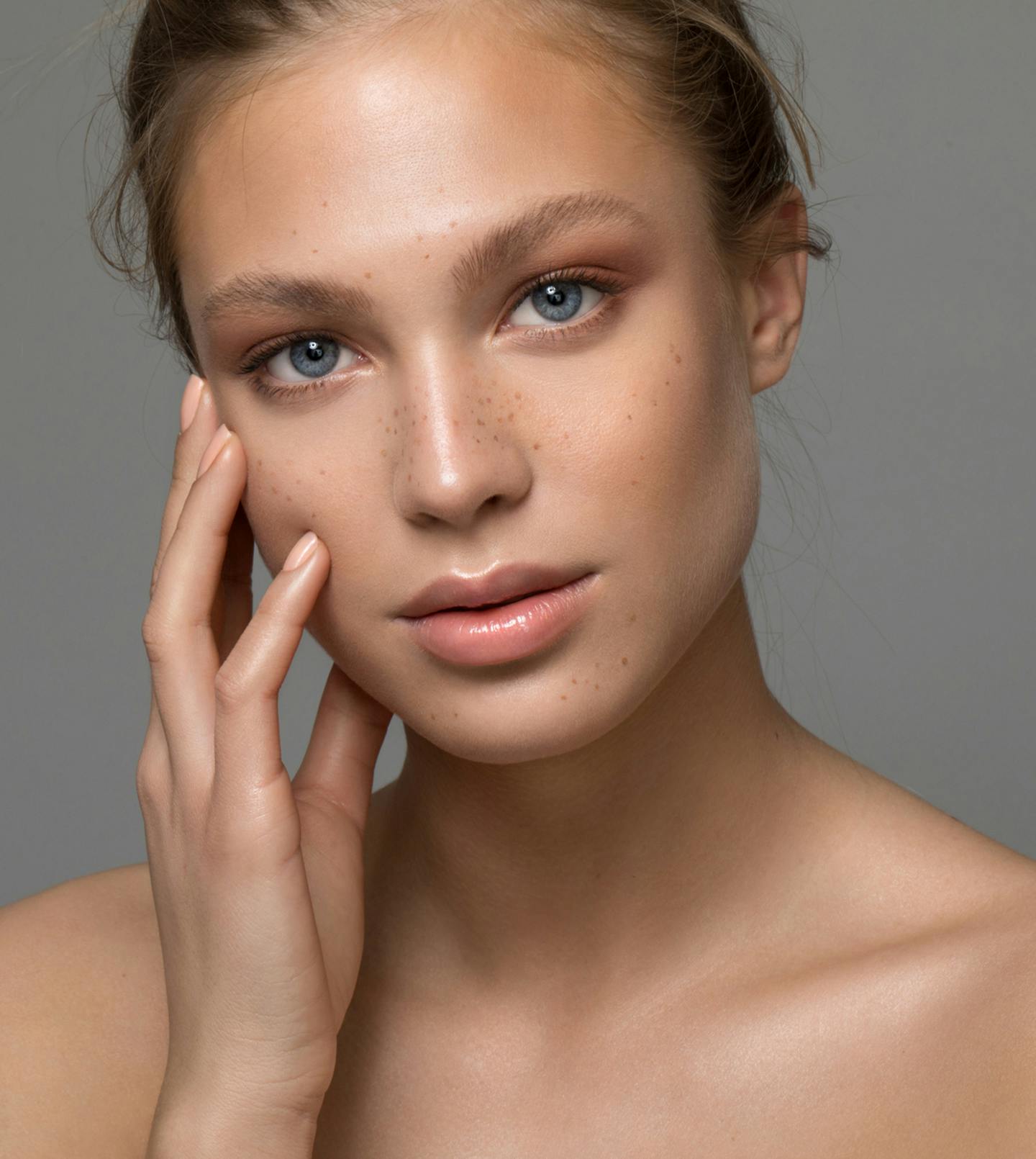 model holding her face