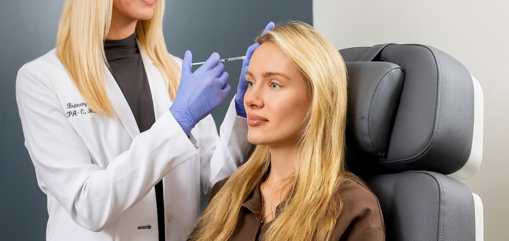 patient getting an injectable treatment