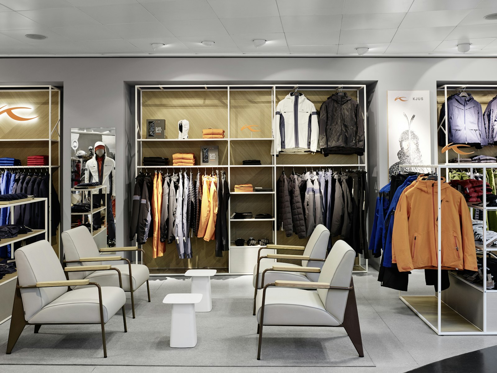 01 KJUS Shop-in-Shop-System