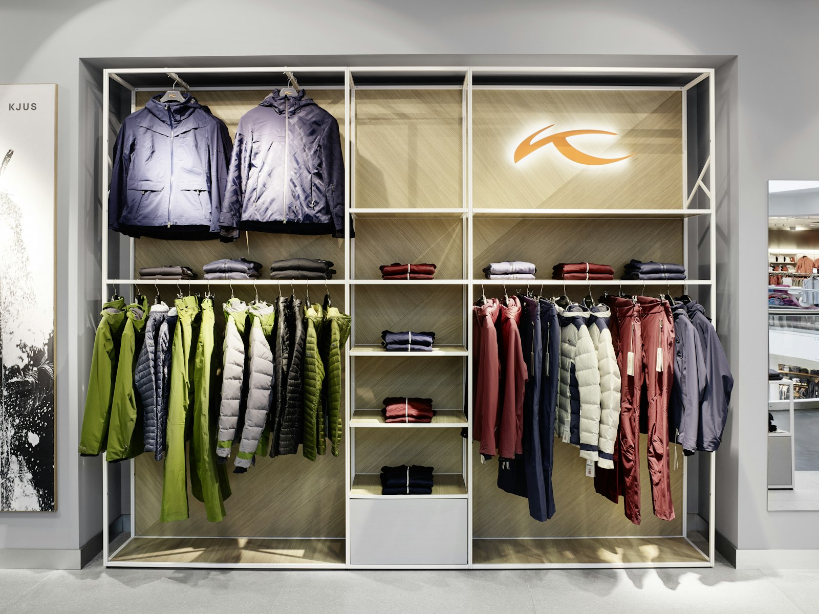 02 KJUS Shop-in-Shop-System