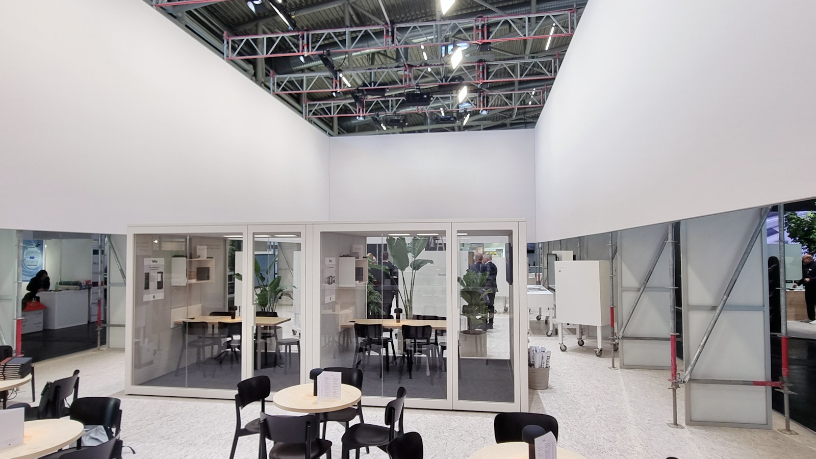 03 Talky Swisspearl Messestand