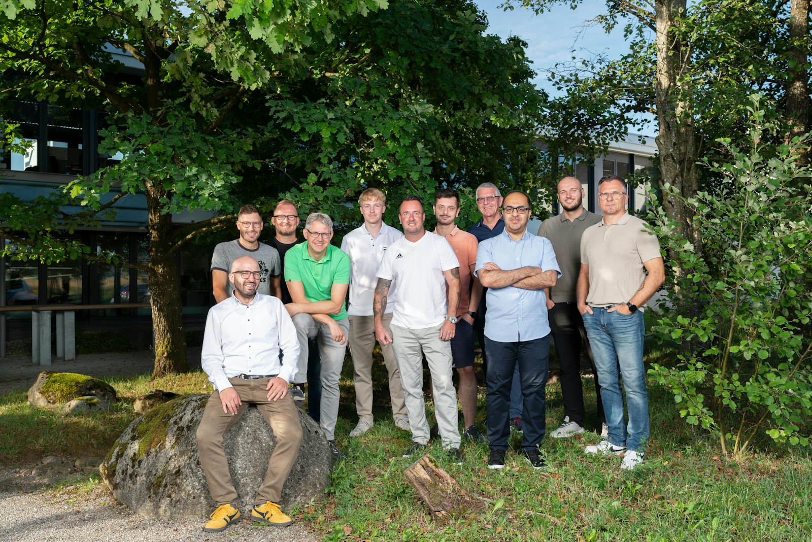 Team der Klimatechnik-Abteilung von Erich Keller bei einer Rauch-Demonstration im Büro