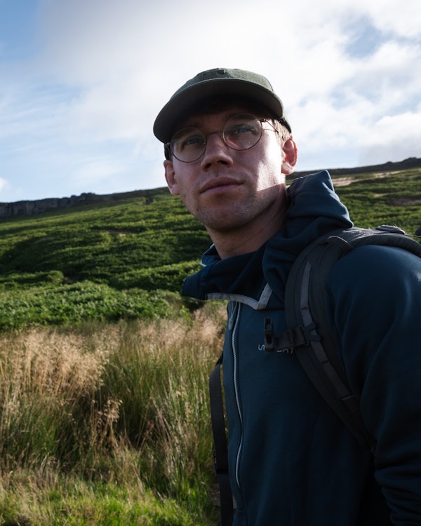 Nils vid Stanage Edge i Peak Distrikt