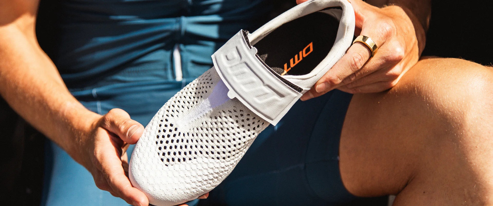 DMT OXY. Una scarpa costruita per il triathlon che non ammette compromessi.