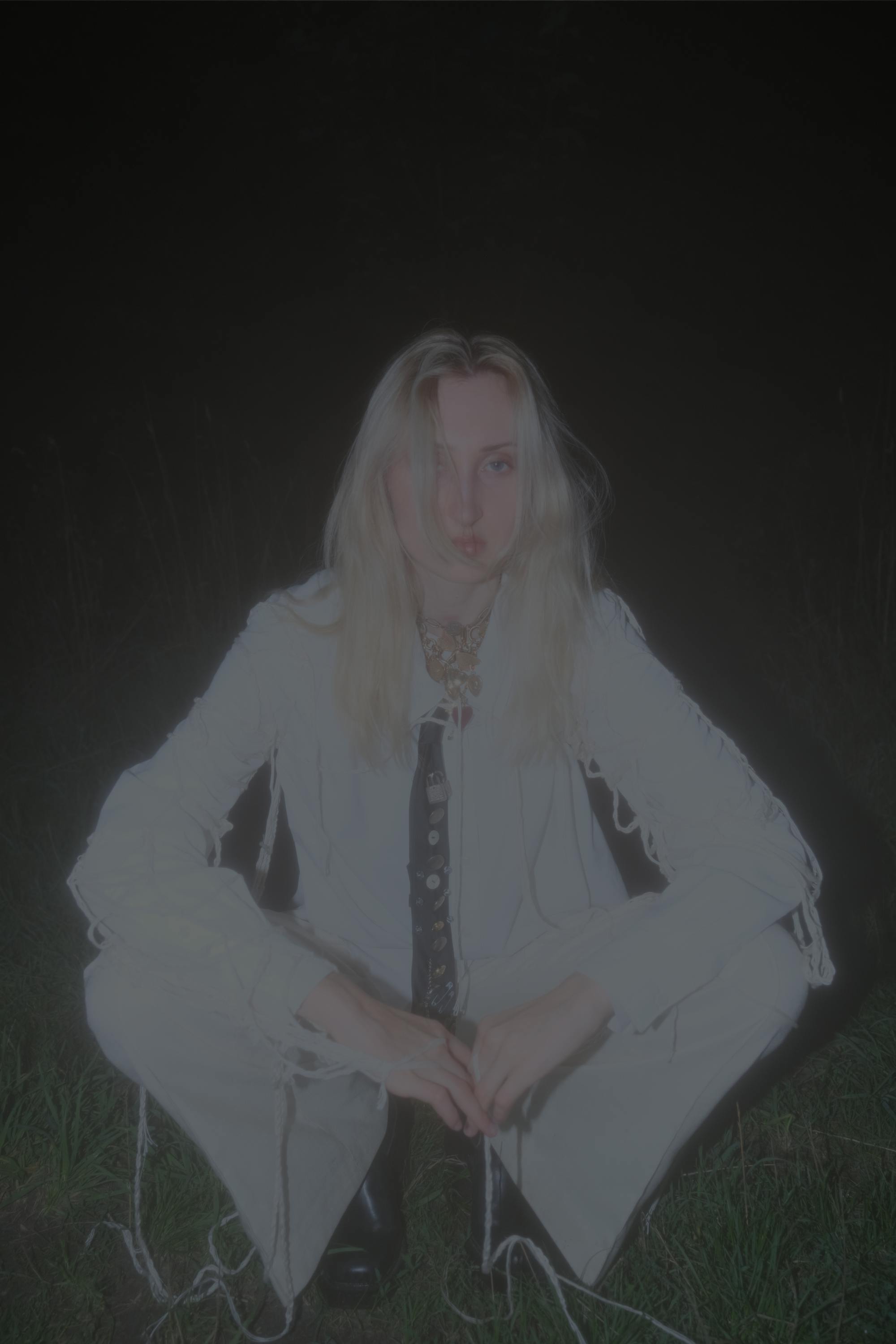 notthingspecial sigging down in a grass field at night