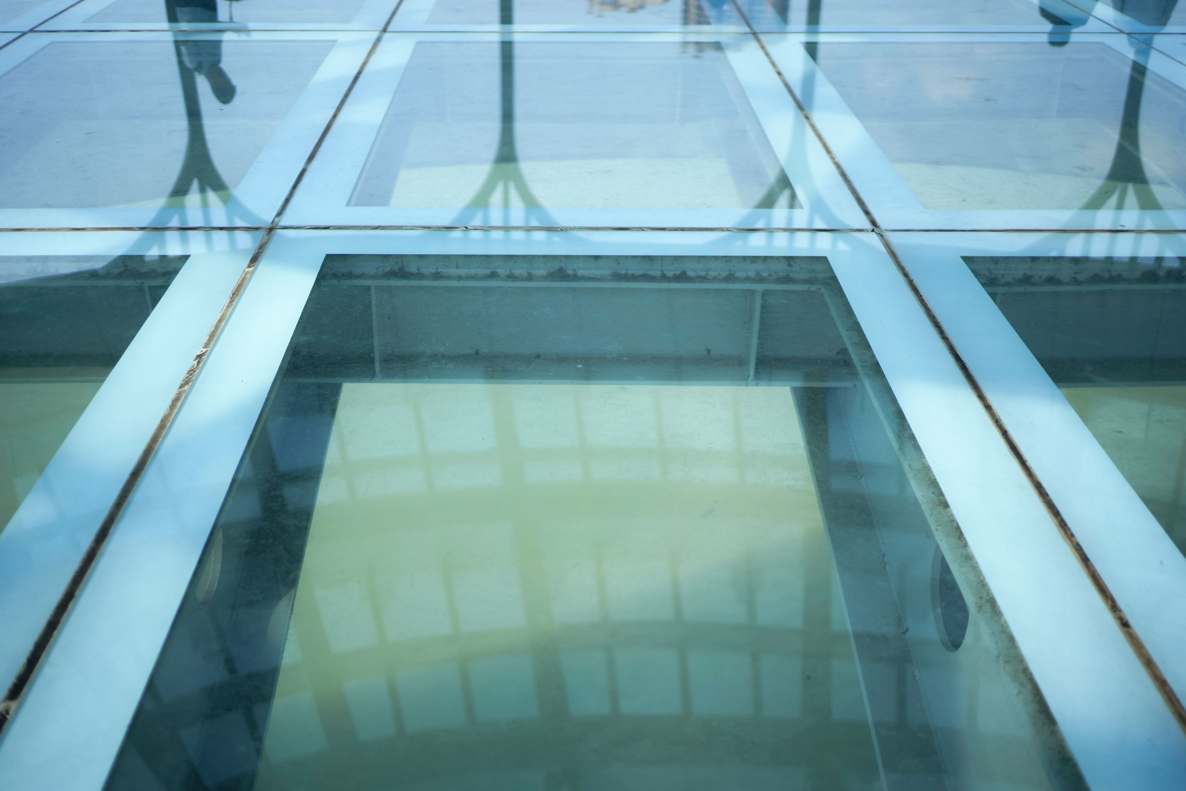 Walkable glass flooring