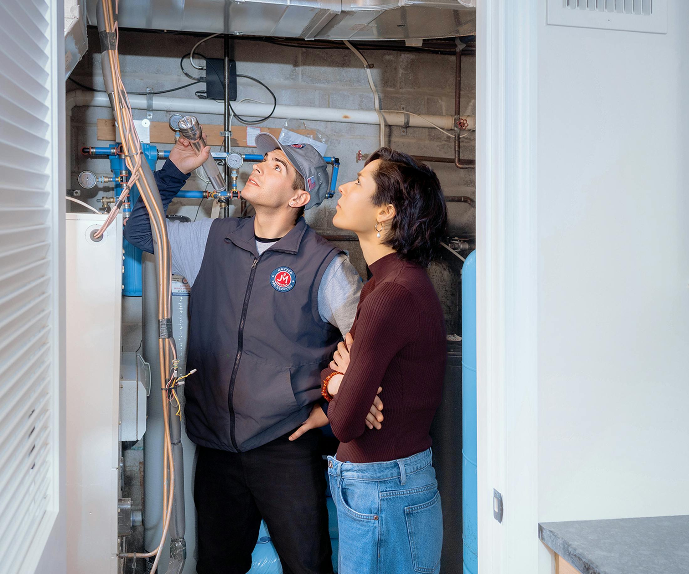 employee helping a client