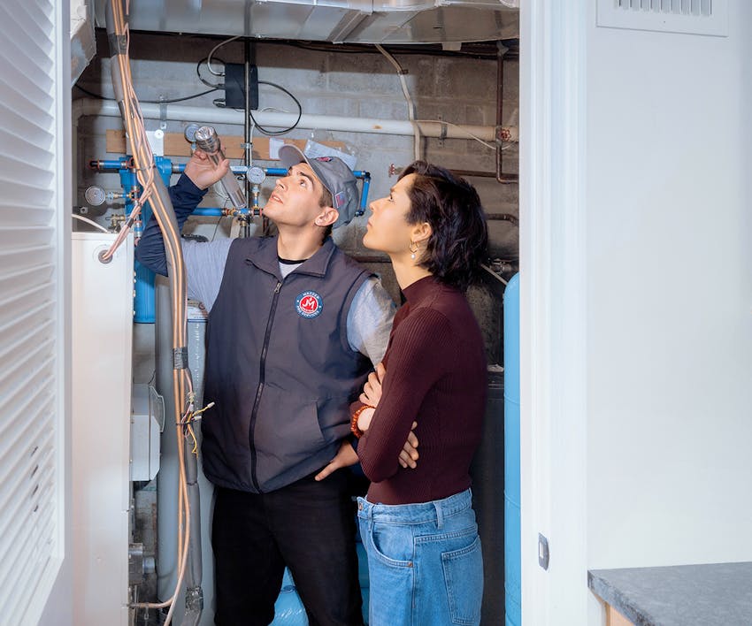 employee helping a client