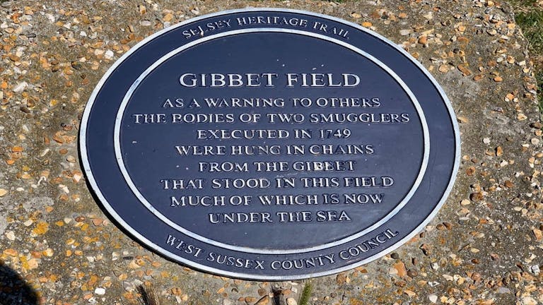 Gibbet Field Blue Plaque , courtesy of CoastalJJ Blue plaque commemorating the hanging of two smugglers at Gibbet Field
