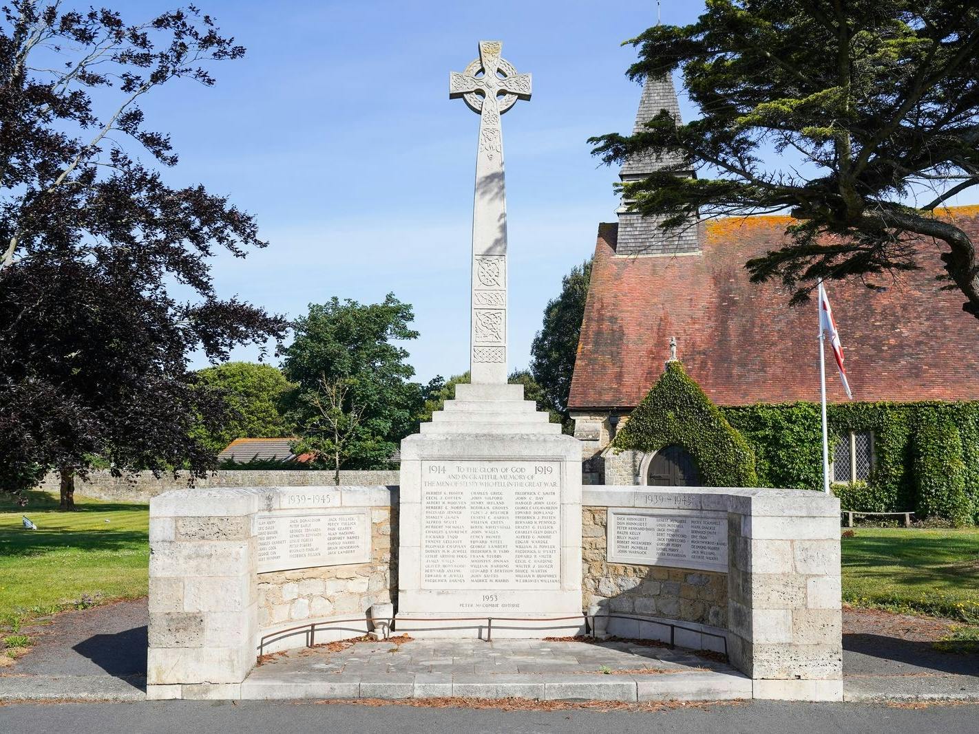 Selsey War Memorial, St Peter's Church, courtesy of CoastalJJ