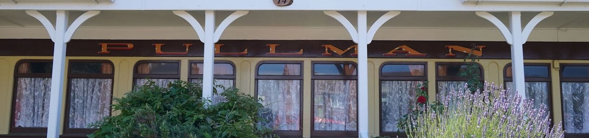 Image of a Pullman Railway Carriage converted into a home