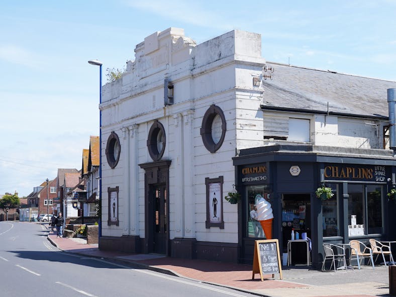 Selsey Pavilion, courtesy of CoastalJJ image of Selsey Pavilion on the High Street