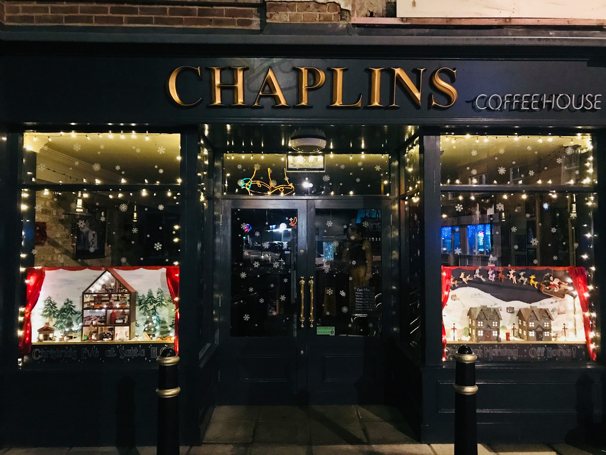 Chaplins Coffee House external image dressed in christmas lights and sculptures 