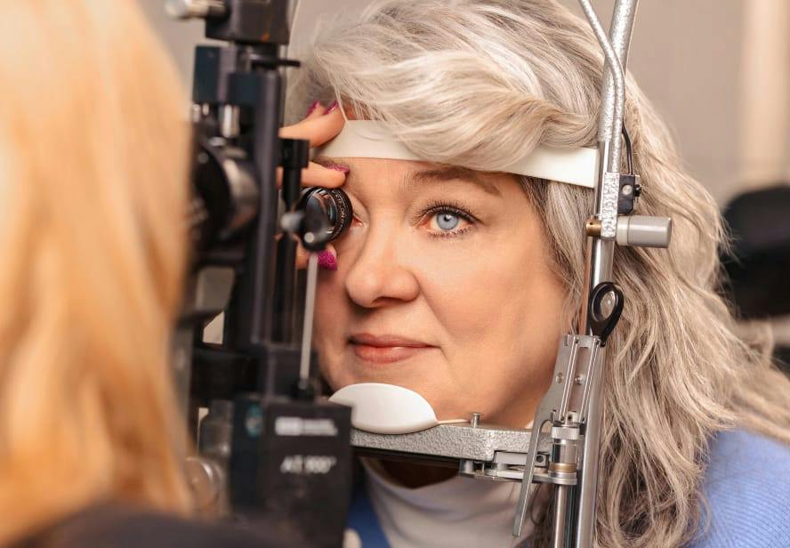 women doing an eye exam