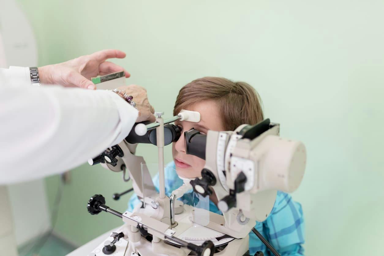 child going to eye exam