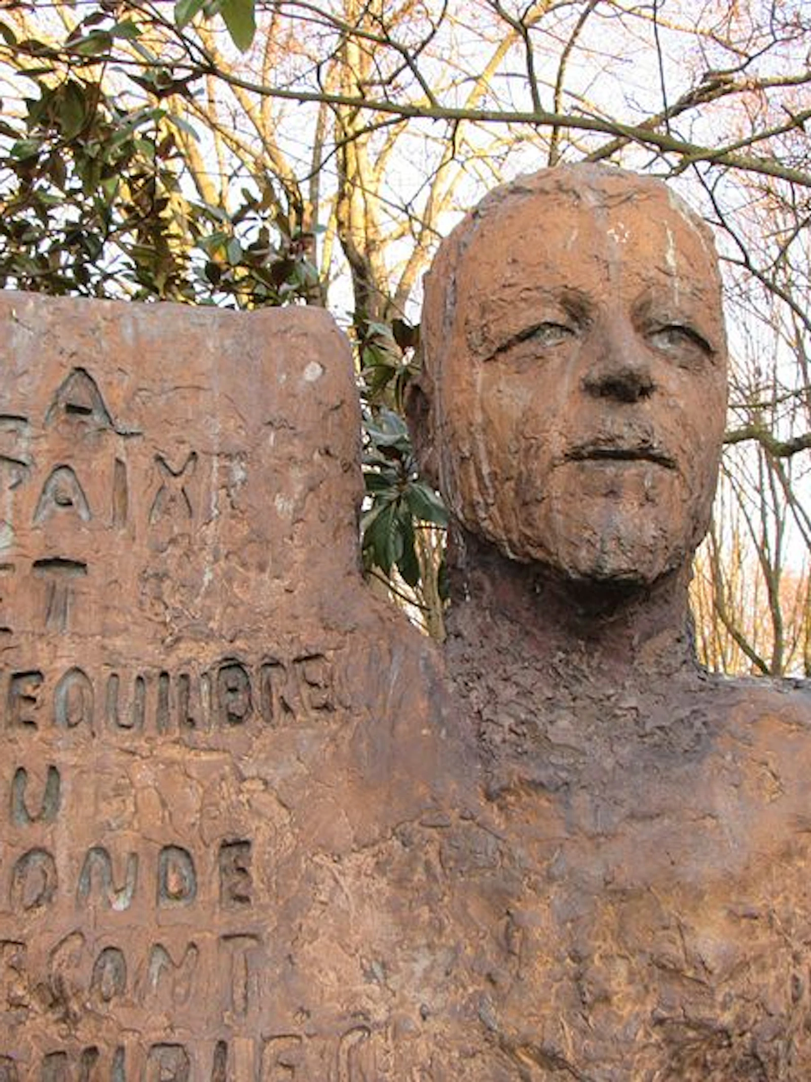 Een buste van Robert Buron op de Place du 11 Novembre, Laval, Frankrijk