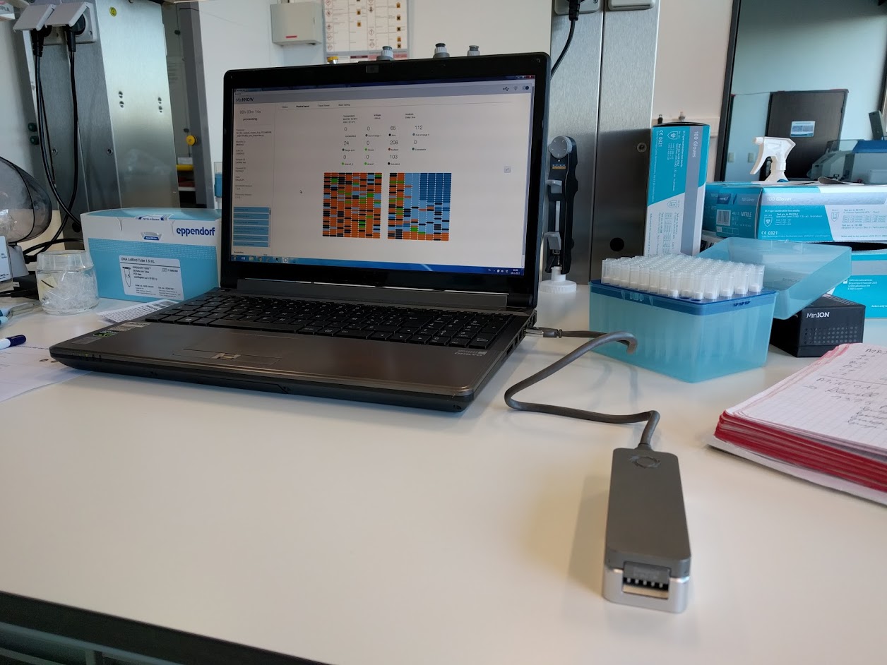 DNA uitlezen met de Oxford Nanopore MinION sequencers. (C) Sander Wuyts