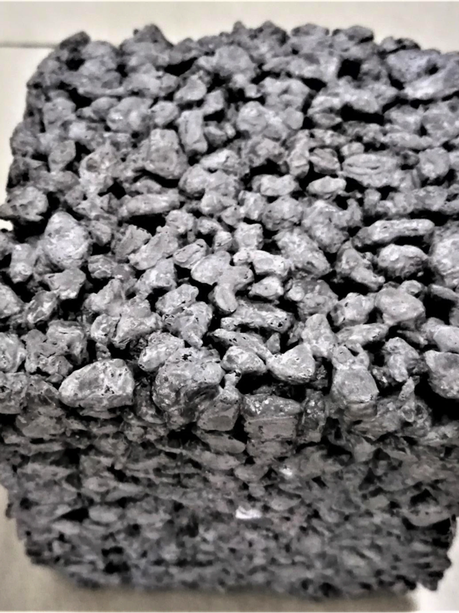 Poreus asfalt verkoelt de drukke stad
