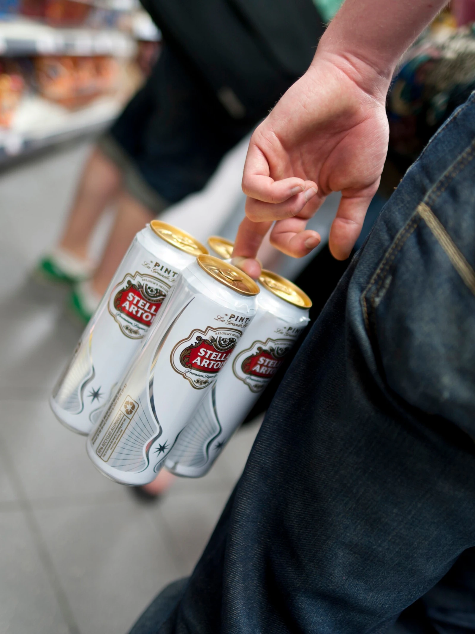 Verhoogt je kind alcohol laten proeven het risico op bingedrinken?