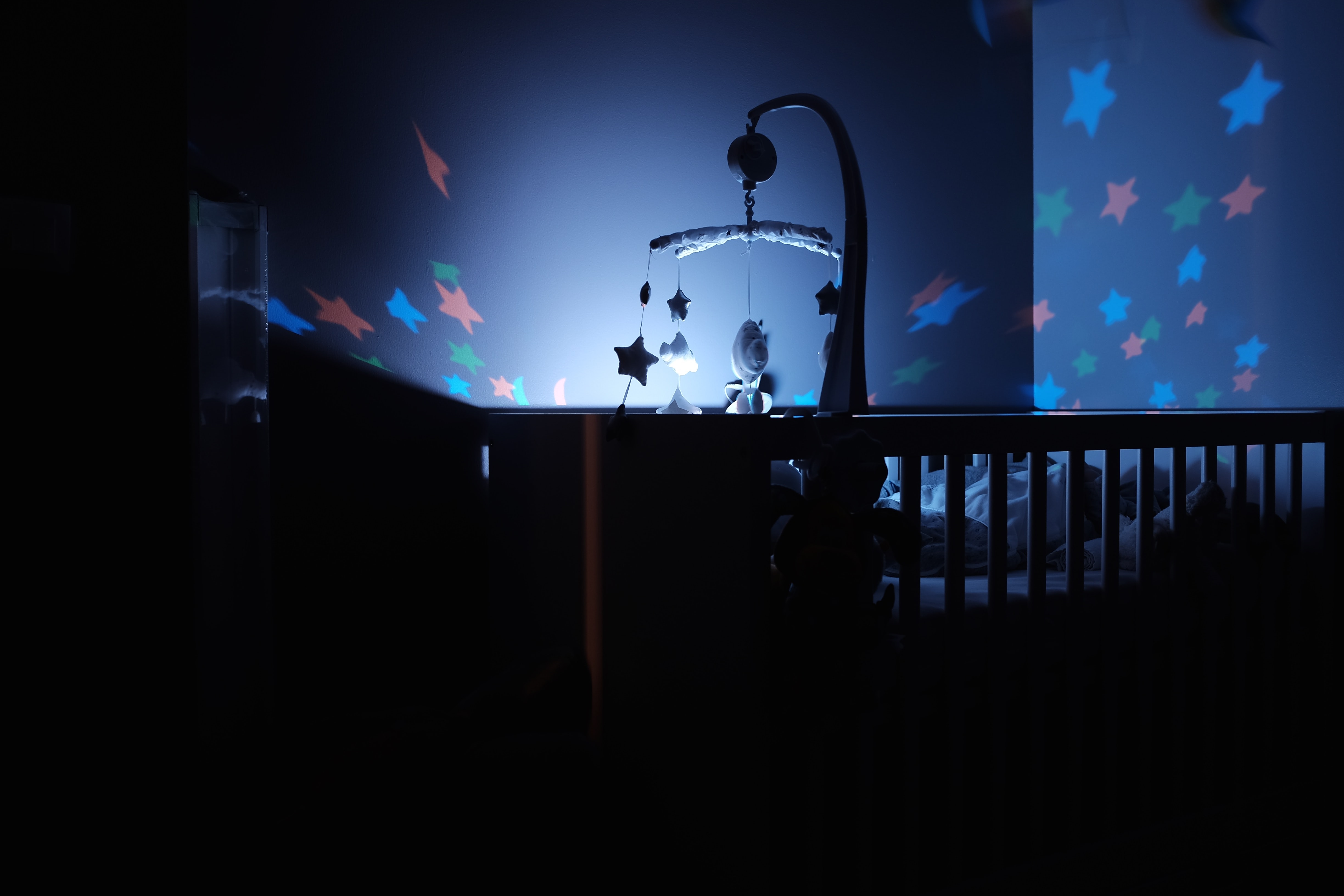 Wat als je kind huilt in bed? Hoeveel slaap hebben kinderen nodig? Tien vragen over slaapproblemen bij kinderen beantwoord