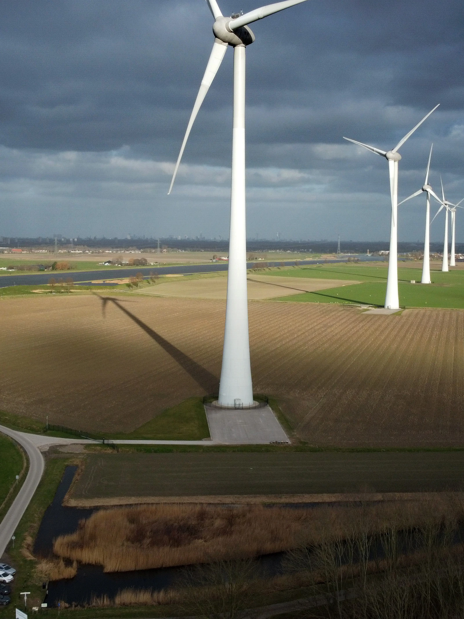 Veroorzaken grote wind- en zonneparken nevenschade aan het klimaat?